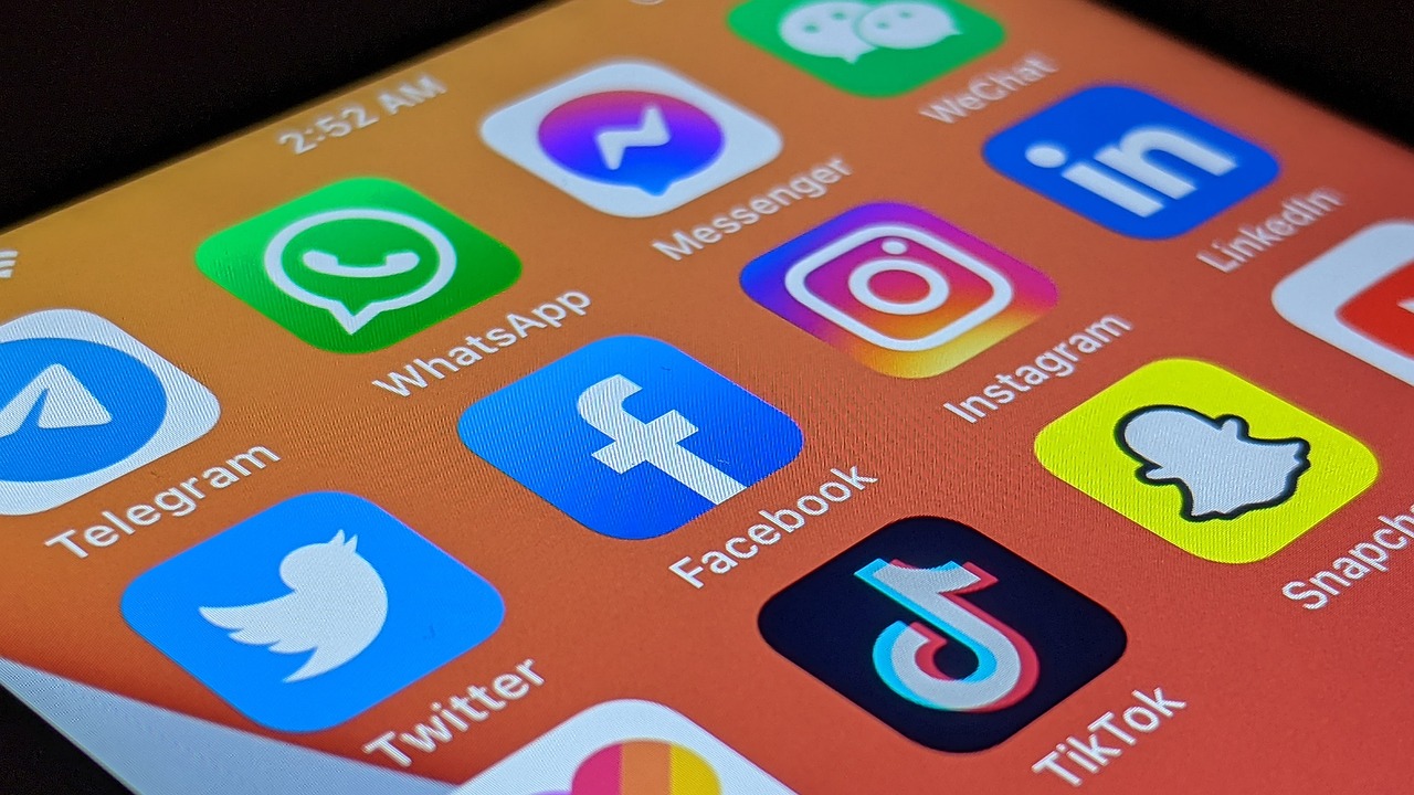 Why Social Media Links Matter for Your Website
