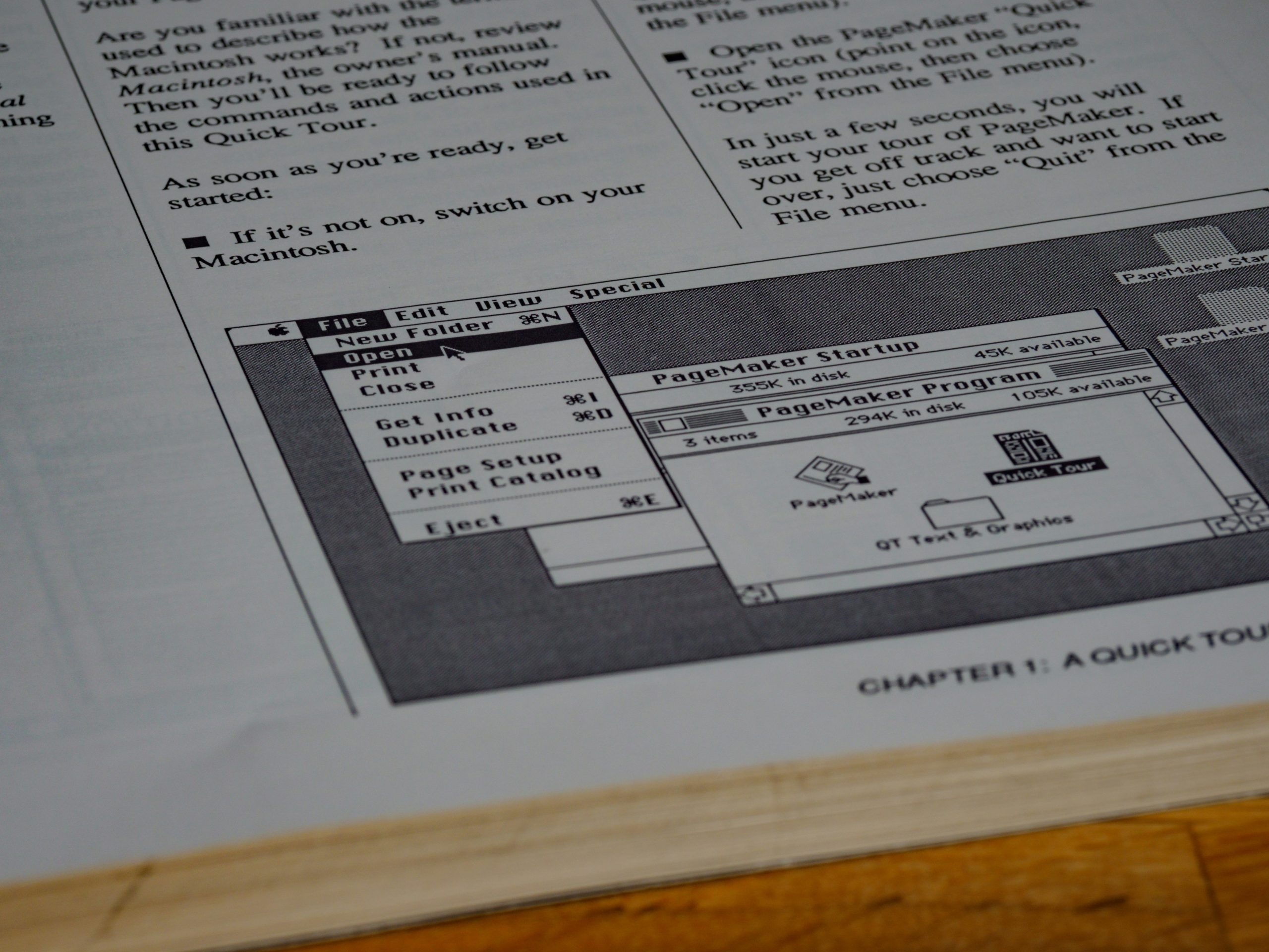 Open user manual for Aldus PageMaker desktop publishing software on an early Macintosh.